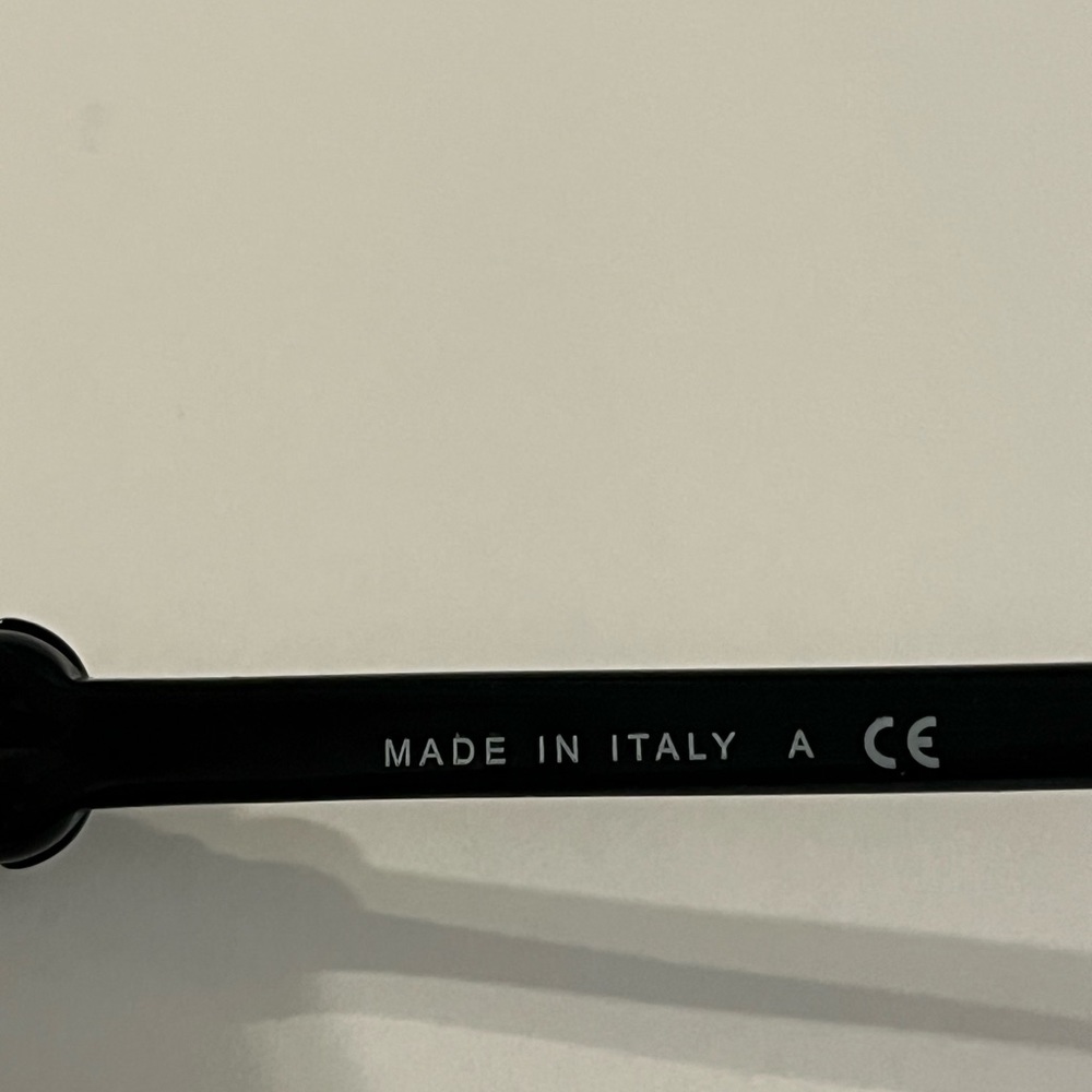 CHANEL - Picture 4 of 5